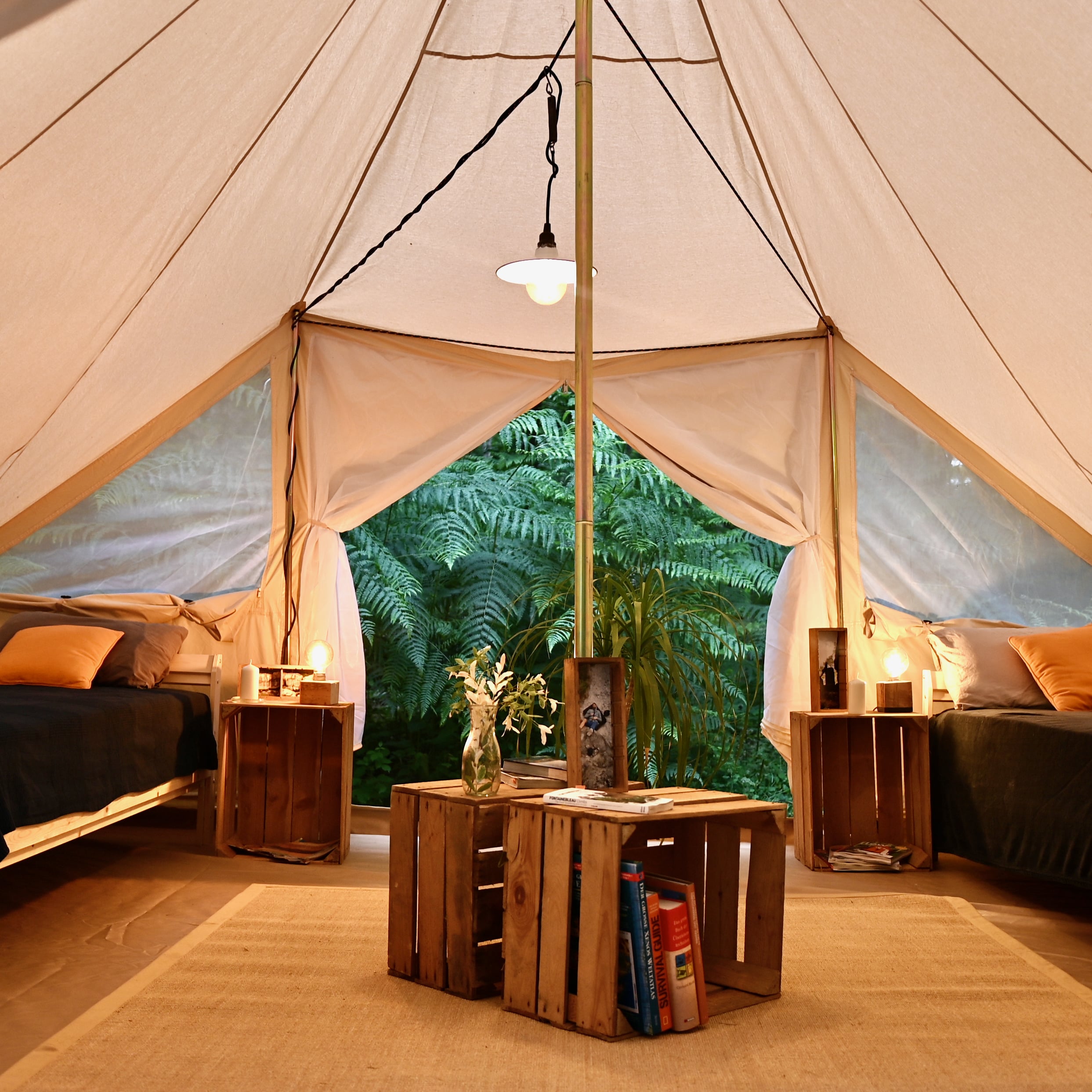 Goodtimes Bouldercamp Fontainebleau Glampingzelt mit gemütlicher Einrichtung