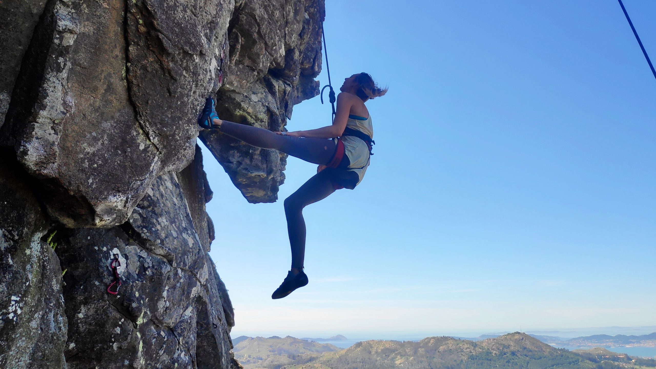 Kletterin in Nordportugal bei Goodtimes Sportreisen