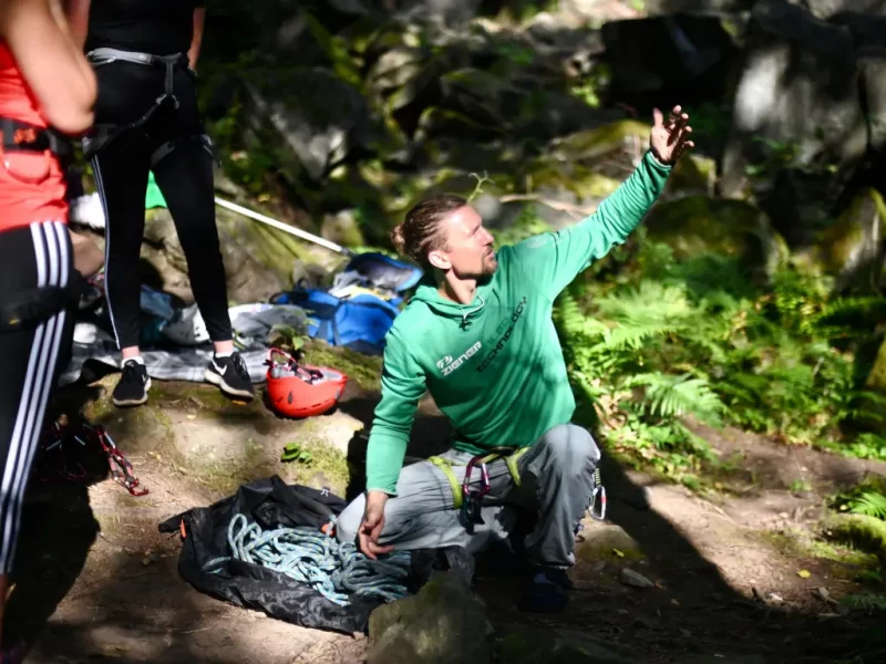 Goodtimes Sportreisen Kletterkurse am Fels, Klettertrainer erklärt
