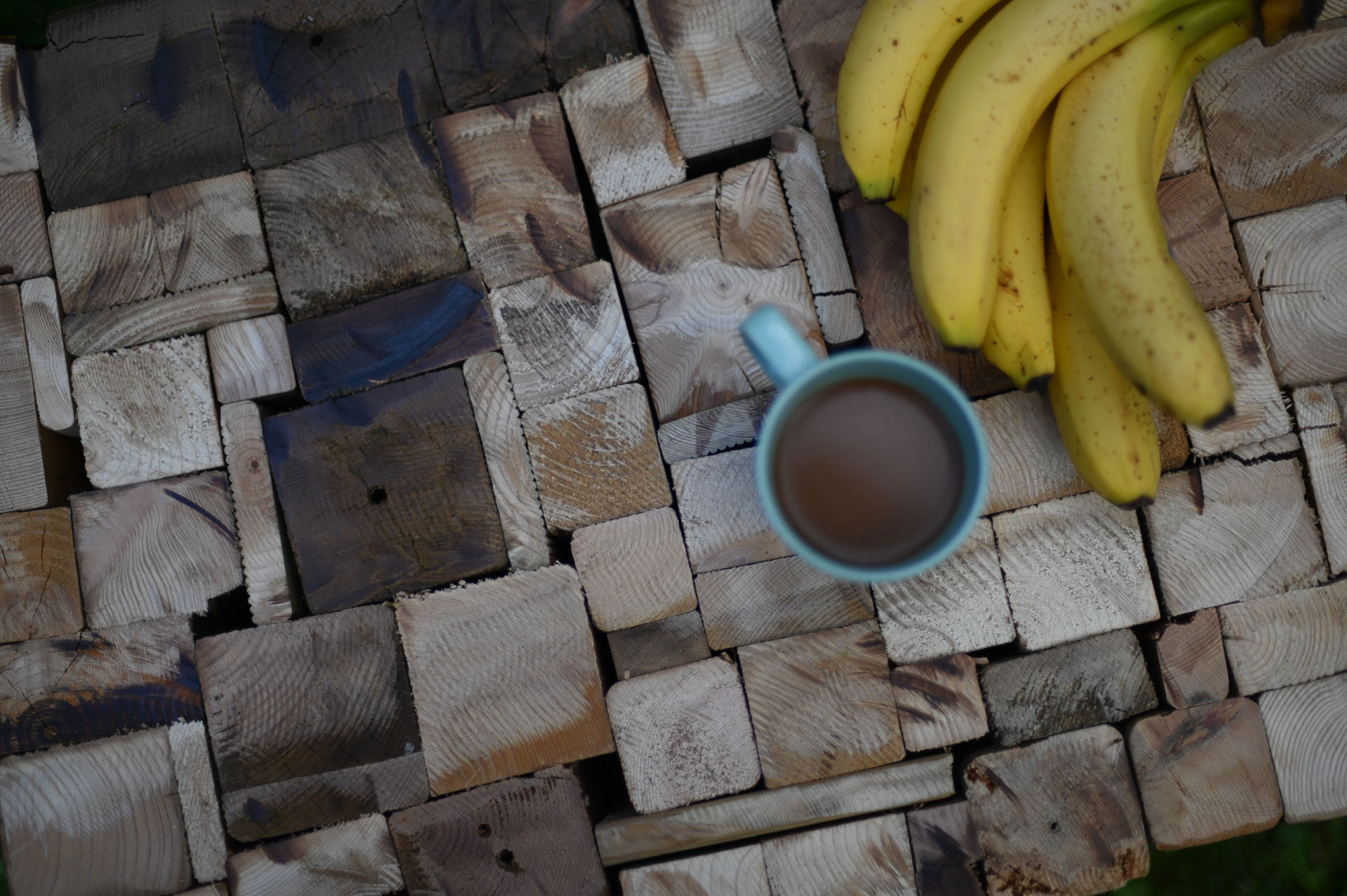 Goodtimes Bouldercamp Fontainebleau Kaffe auf Upcycling Möbeln