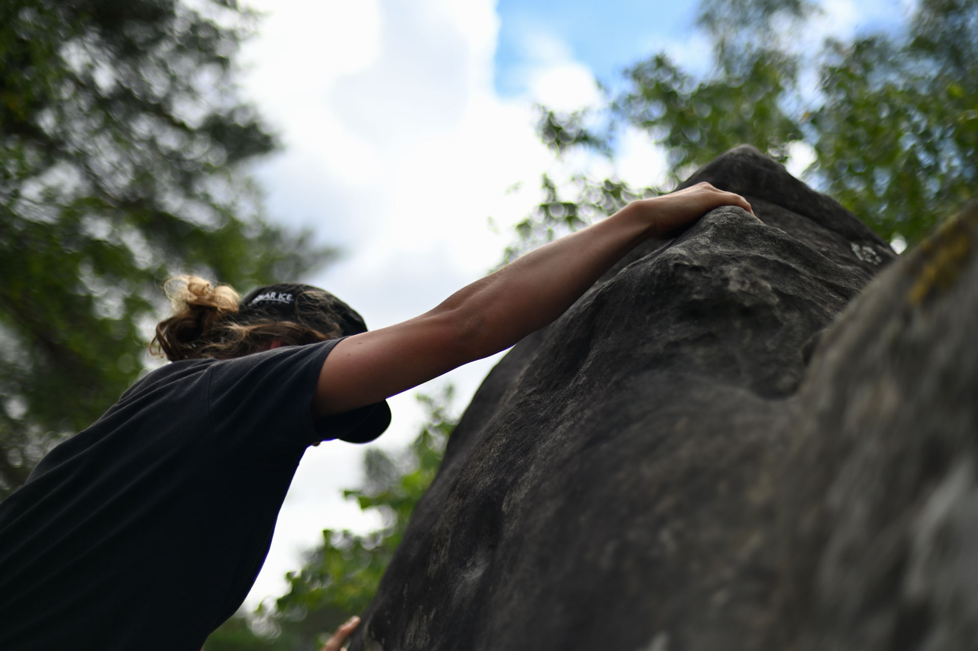 Goodtimes Sportreisen Boulderreisen Europa, Boulderin am Fels Nahaufnahme