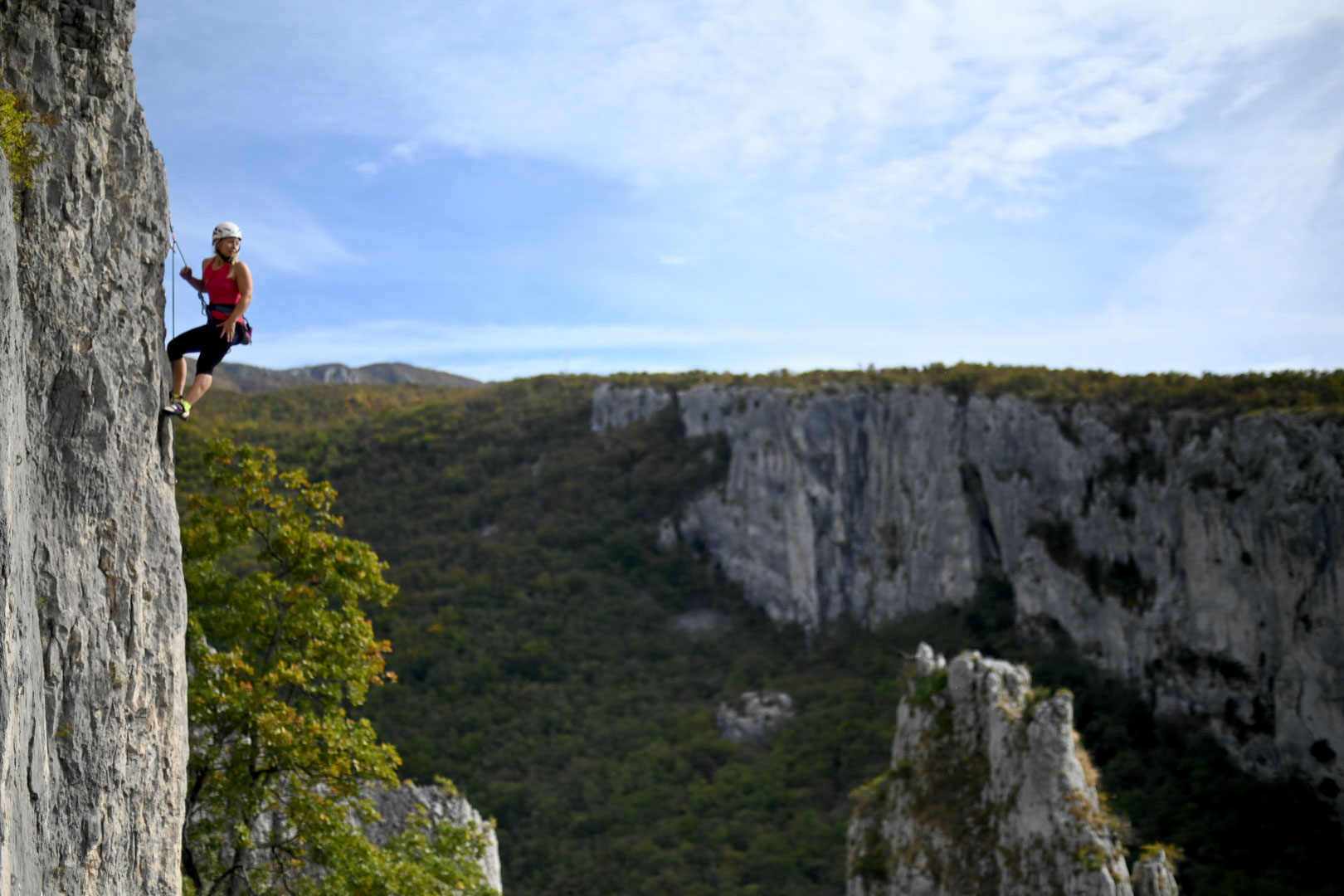 Goodtimes Sportreisen Kletterreisen Europa Kletterin beim Outdoor Klettern in Kroatien