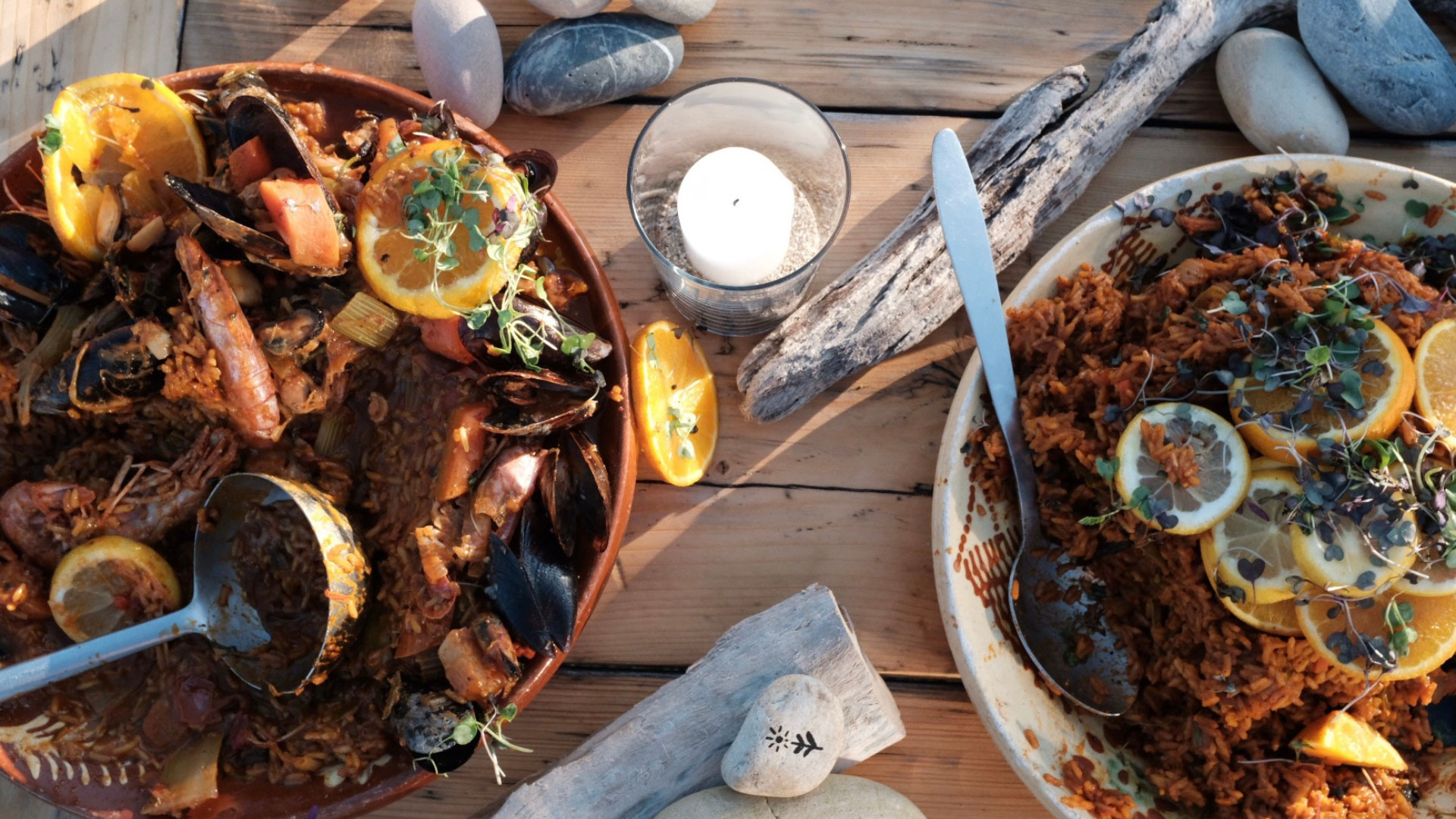 Goodtimes Sportreisen Surfcamp Portugal Paella zum Abendessen angerichtet