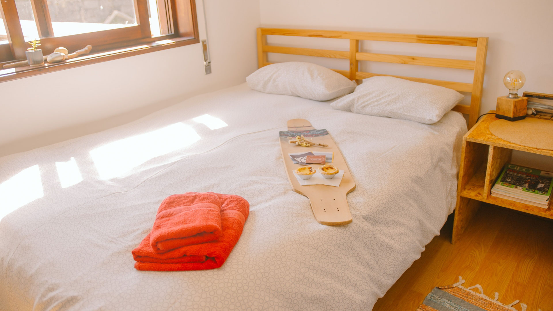 Goodtimes Sportreisen Surfcamp Portugal Doppelzimmer mit großem Bett